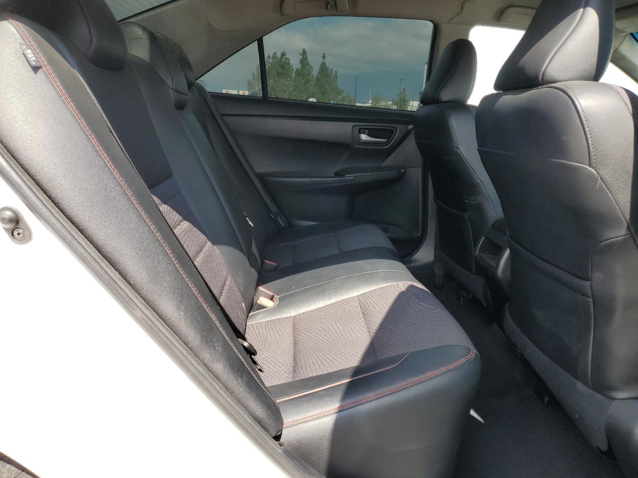 Toyota Camry Le Image 11