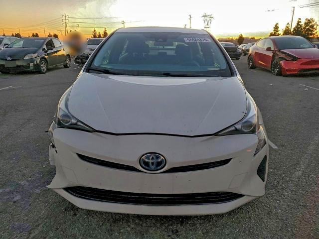 Toyota Prius Image 8