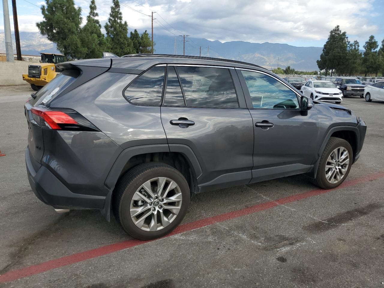 Toyota RAV4 Xle Premium Image 5