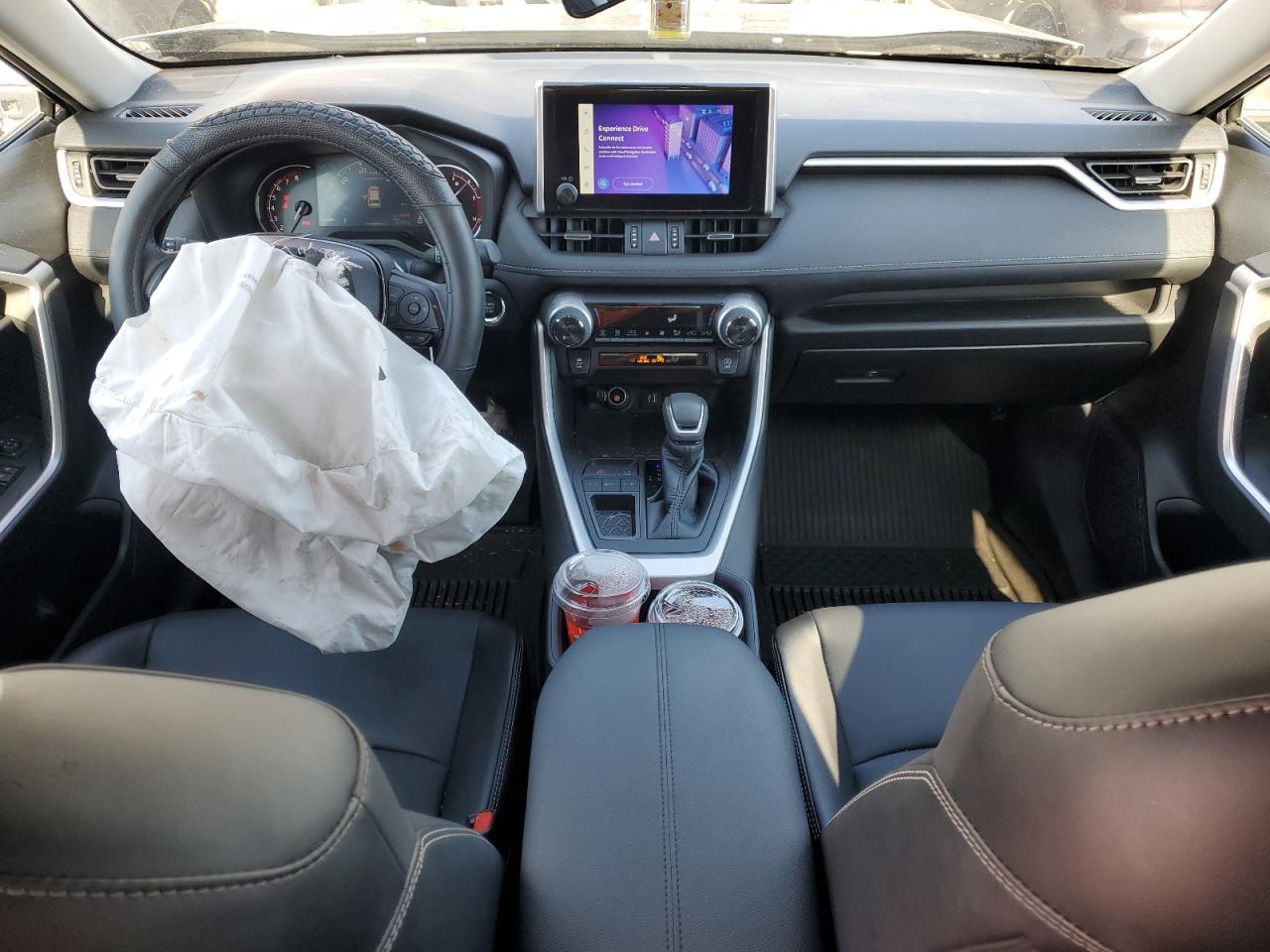 Toyota RAV4 Xle Premium Image 7