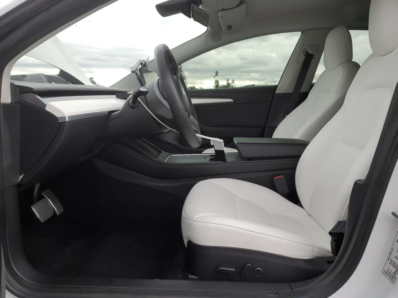 Tesla Model 3 Image 7
