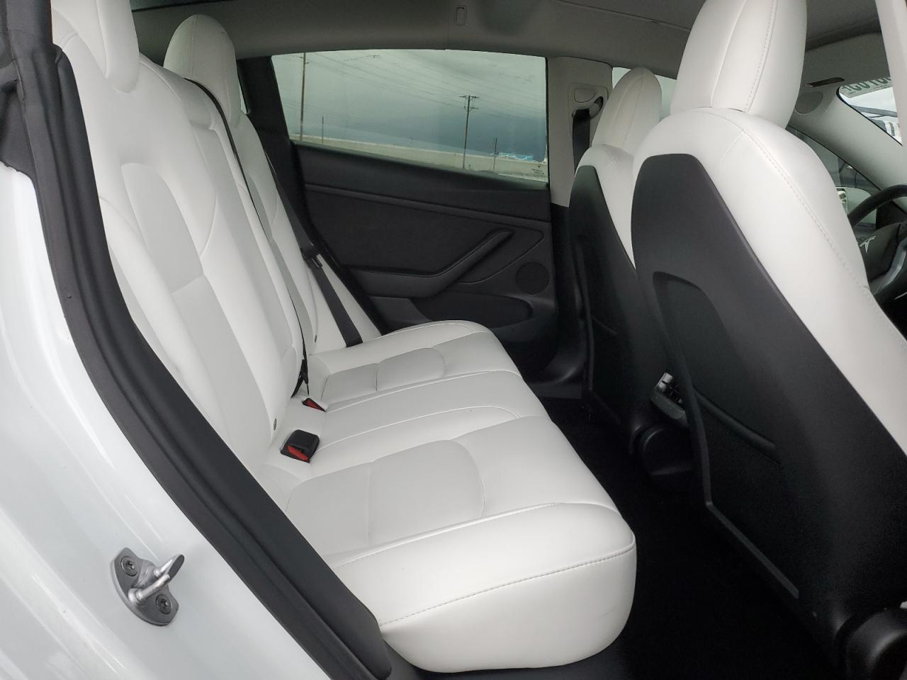 Tesla Model 3 Image 8