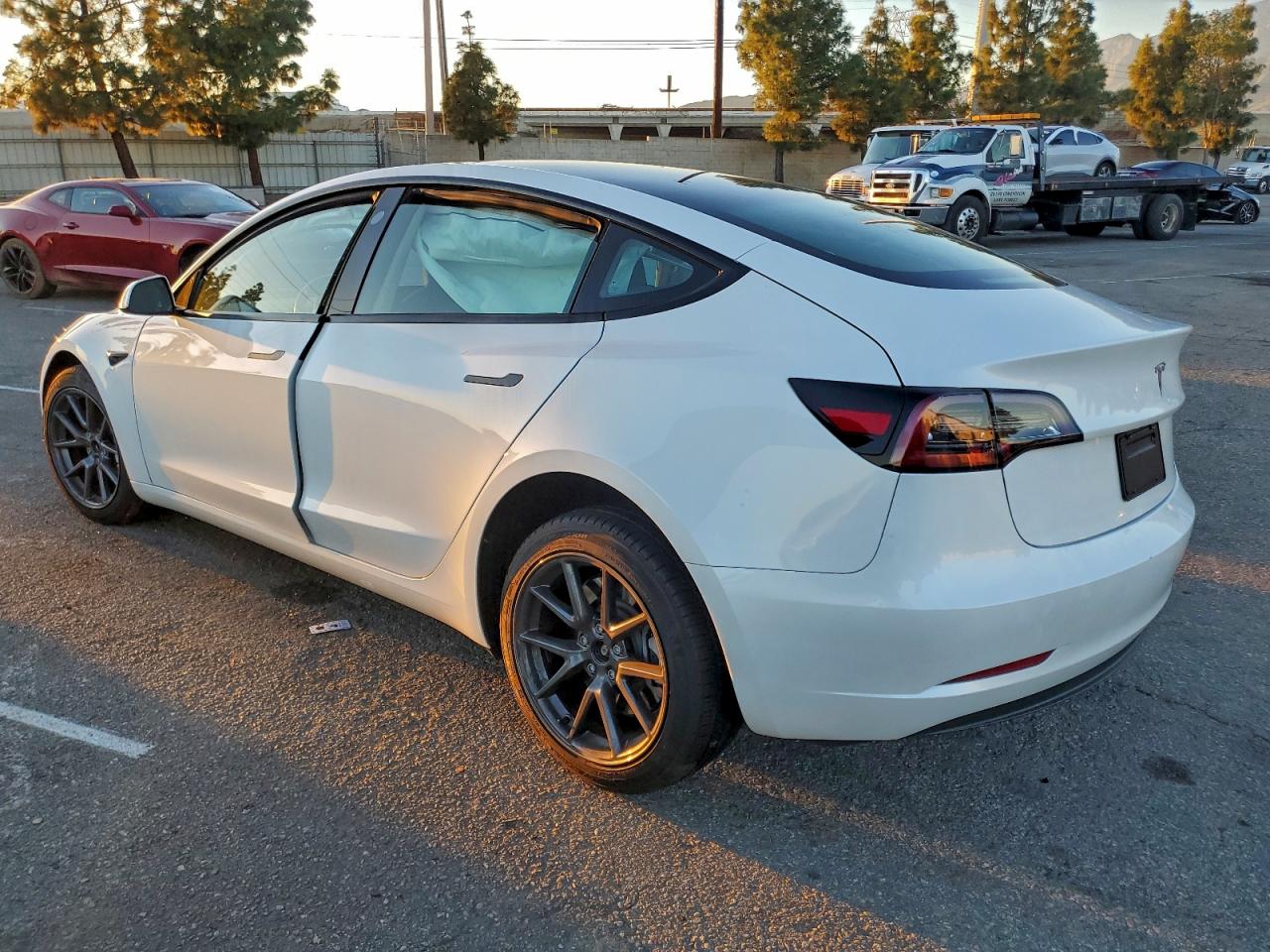 Tesla Model 3 Image 6