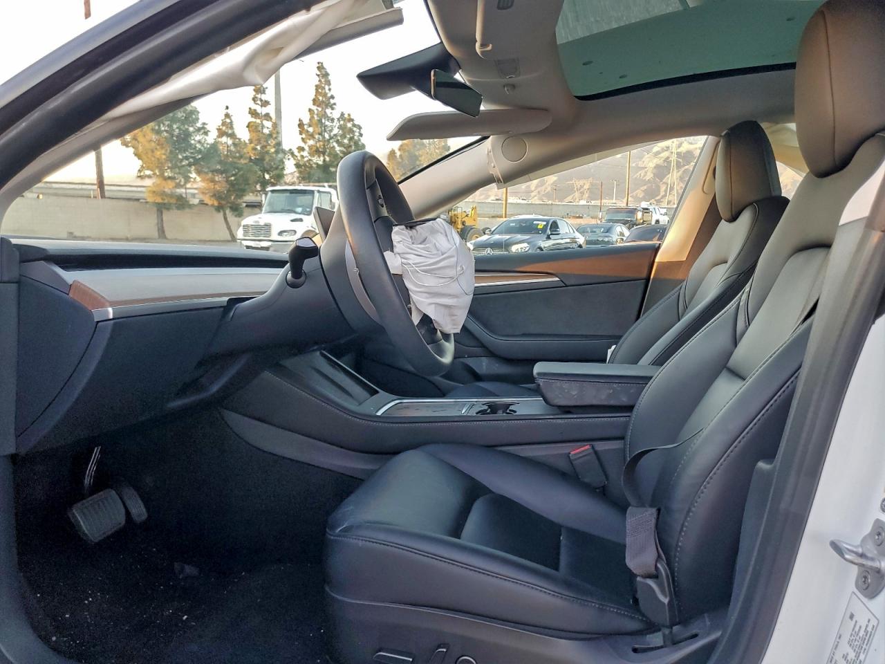 Tesla Model 3 Image 5