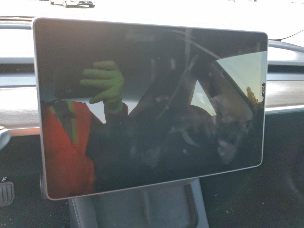 Tesla Model 3 Image 11