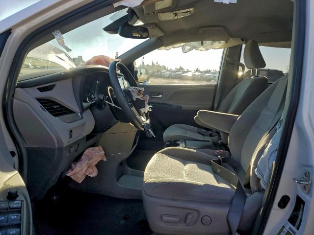 Toyota Sienna Le Image 9