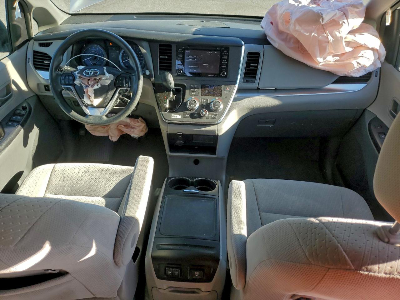 Toyota Sienna Le Image 2