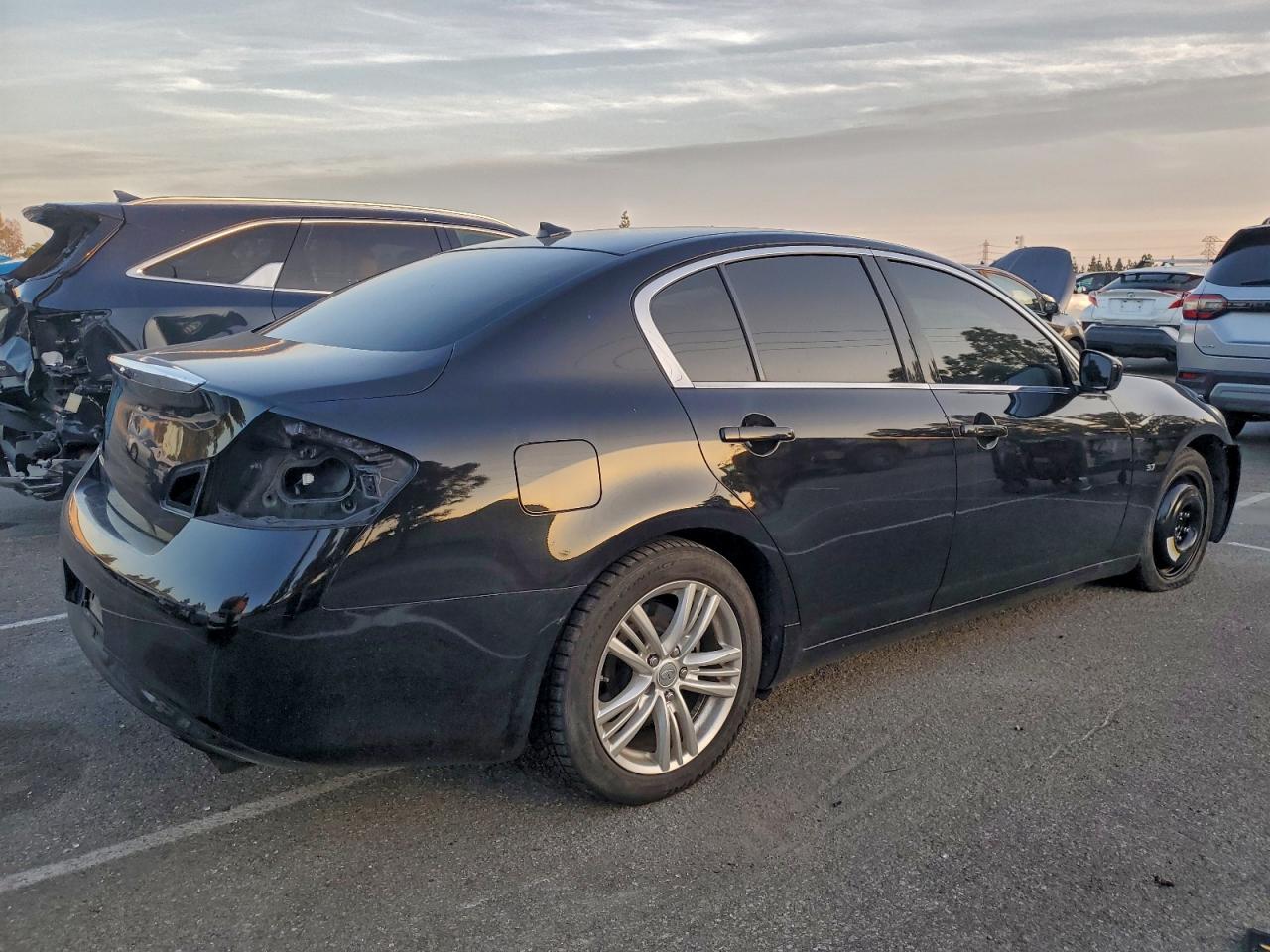 INFINITI Q40 Image 2