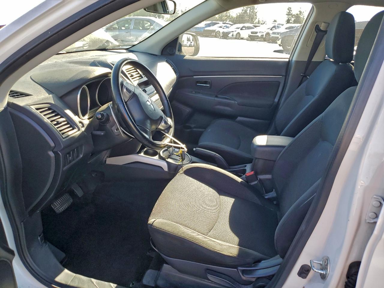 Mitsubishi Outlander Es Image 2