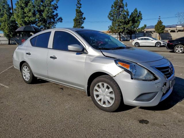 Nissan Versa S Image 10
