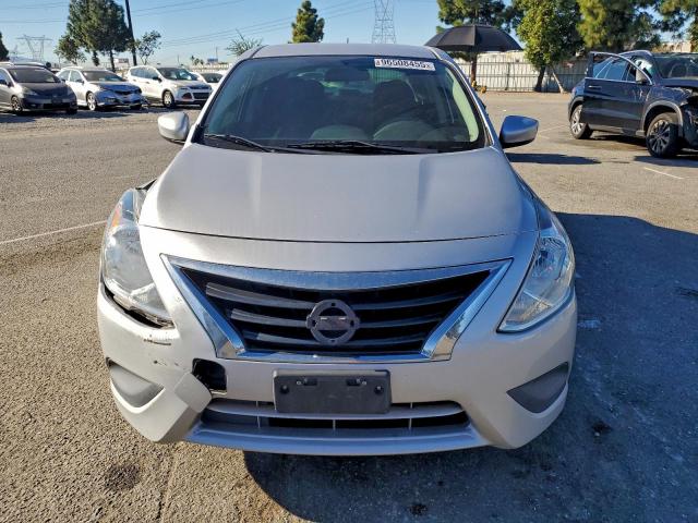 Nissan Versa S Image 6