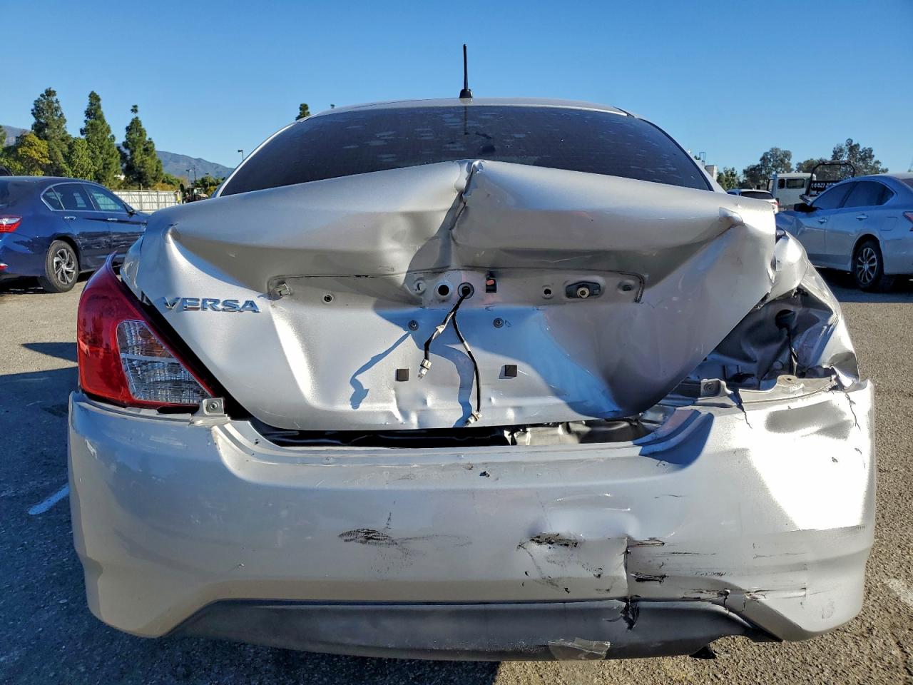 Nissan Versa S Image 7