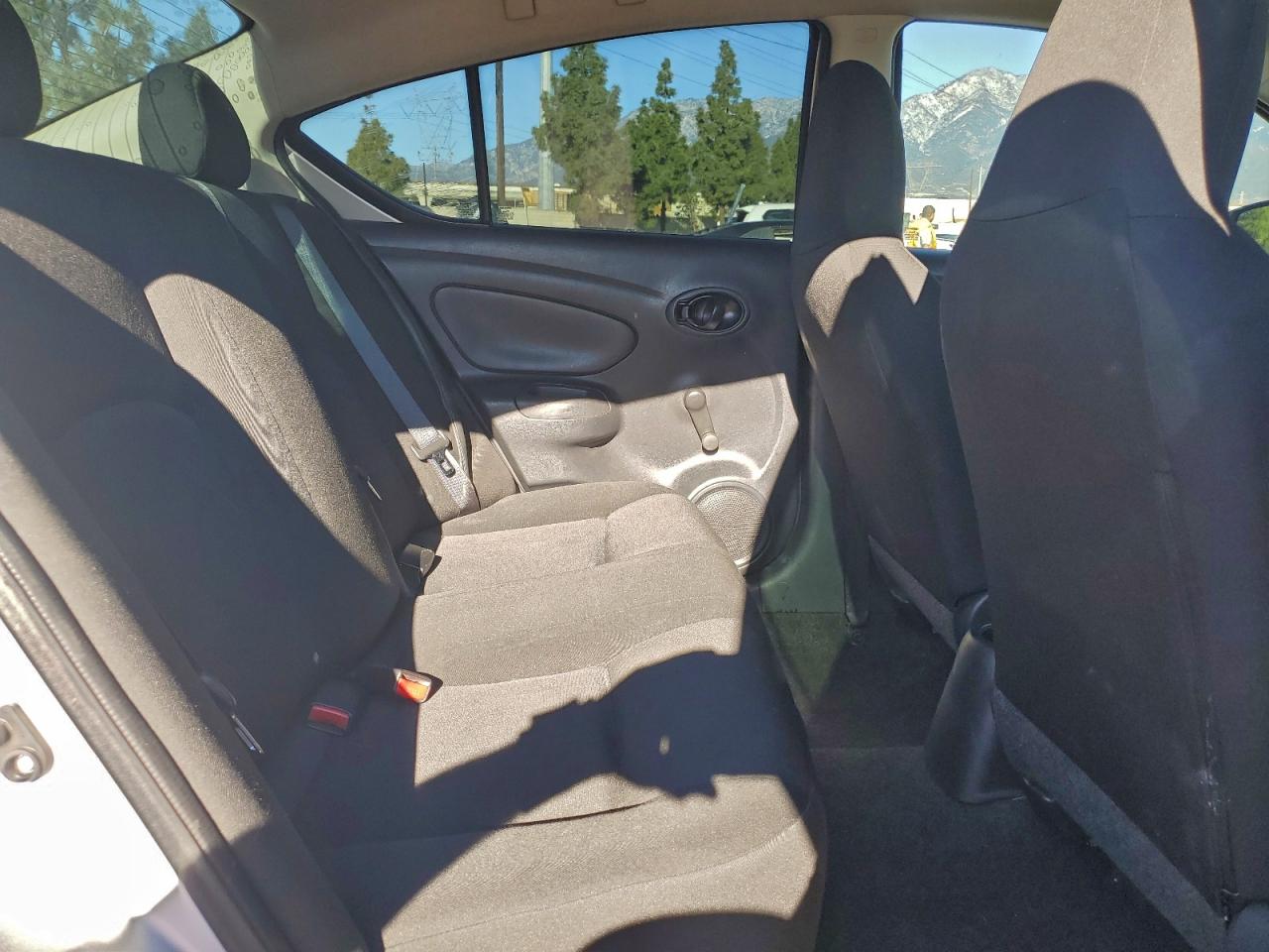 Nissan Versa S Image 8