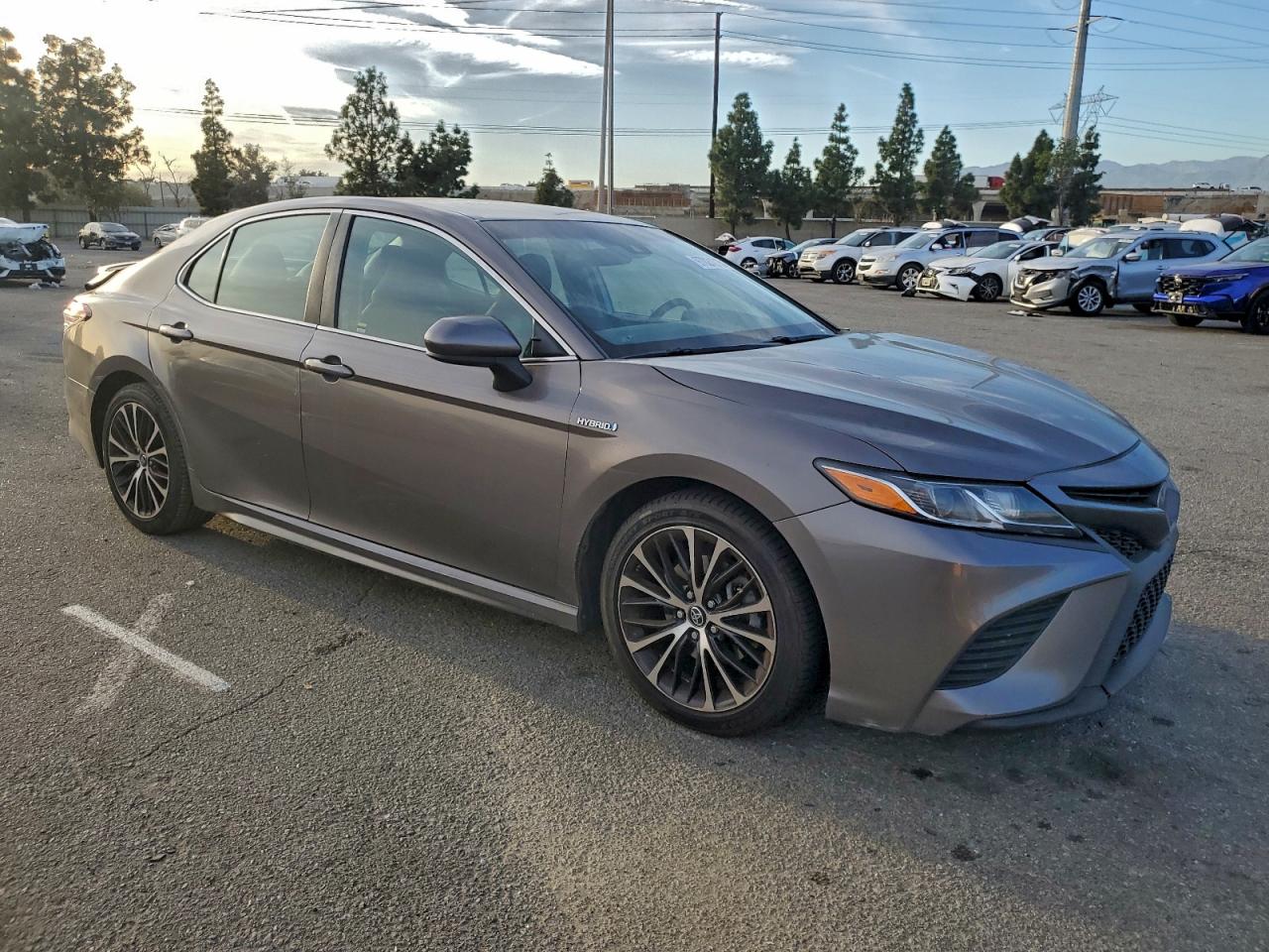 Toyota Camry Hybrid Image 8