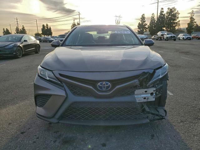 Toyota Camry Hybrid Image 9