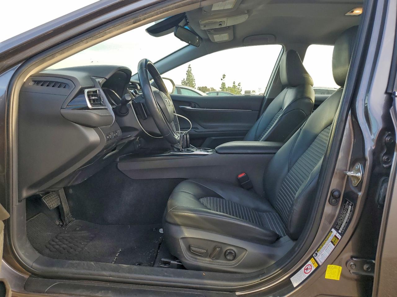 Toyota Camry Hybrid Image 4