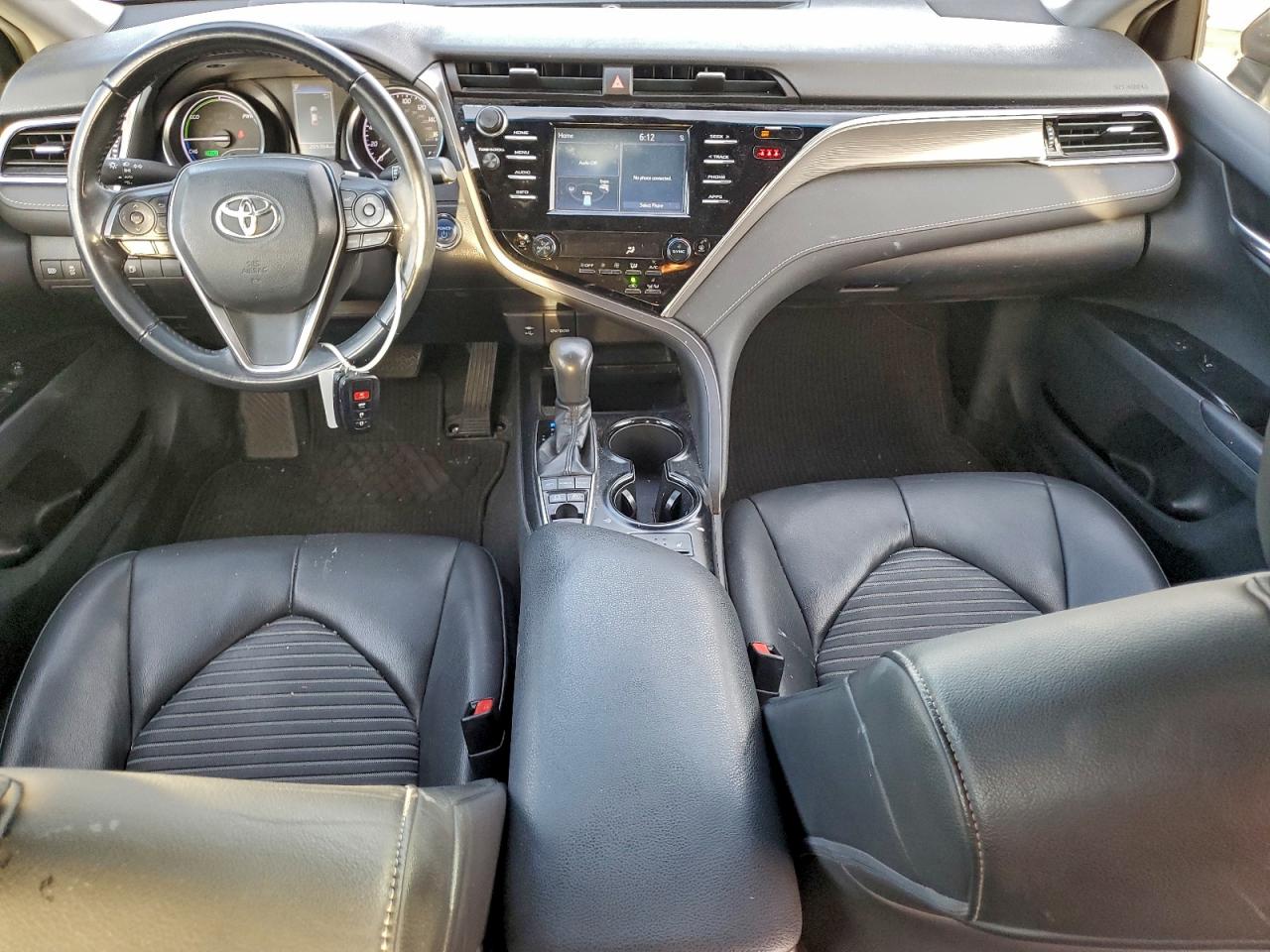 Toyota Camry Hybrid Image 12