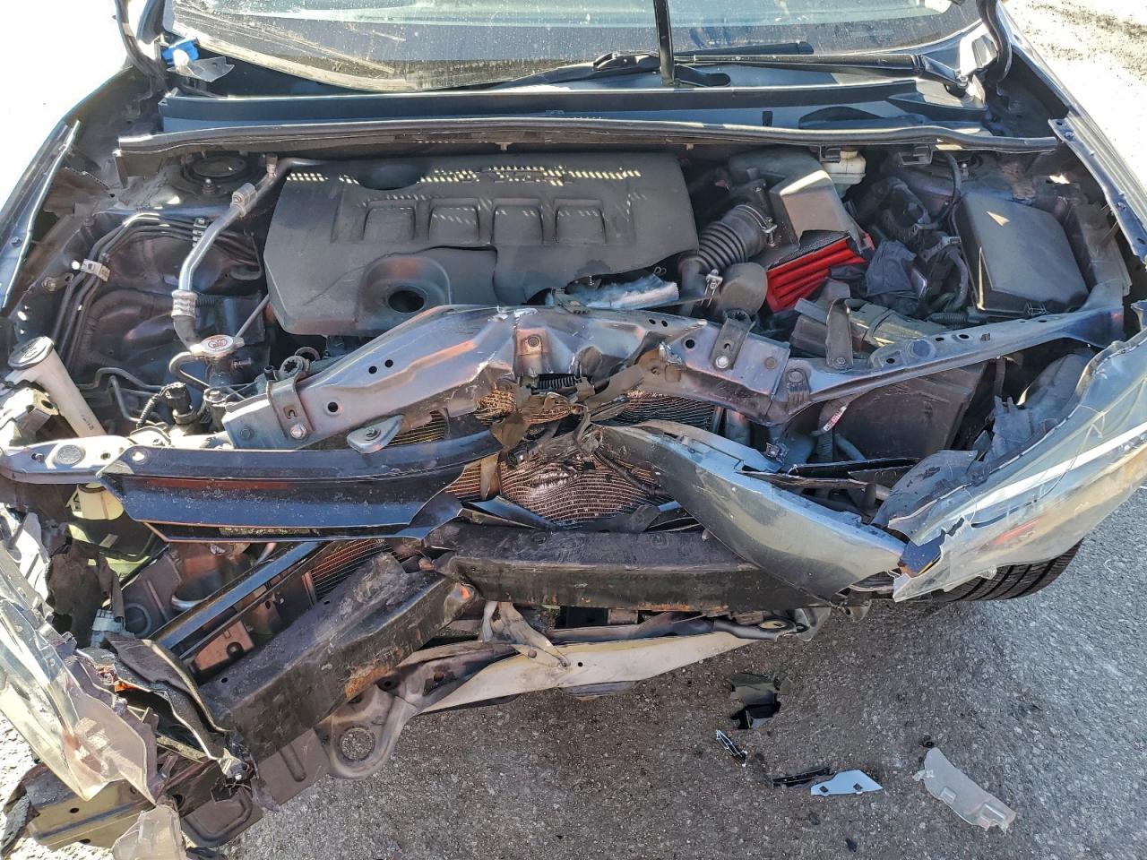 Toyota Corolla L Image 8