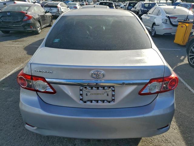 Toyota Corolla Base Image 8