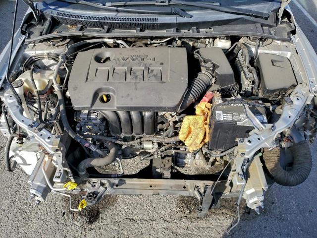 Toyota Corolla Base Image 9