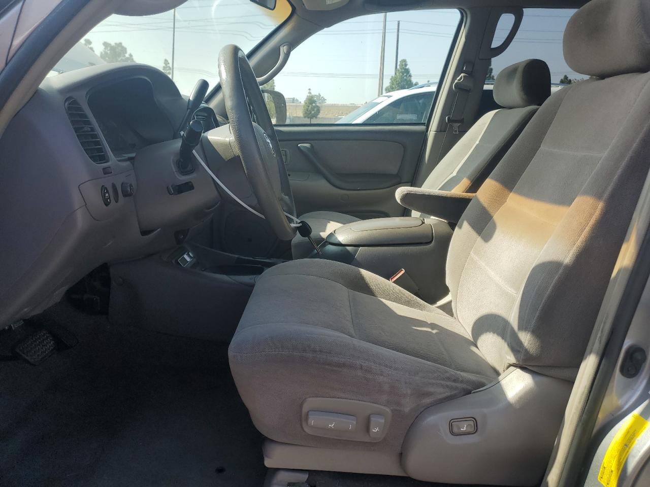 Toyota Sequoia Sr5 Image 4