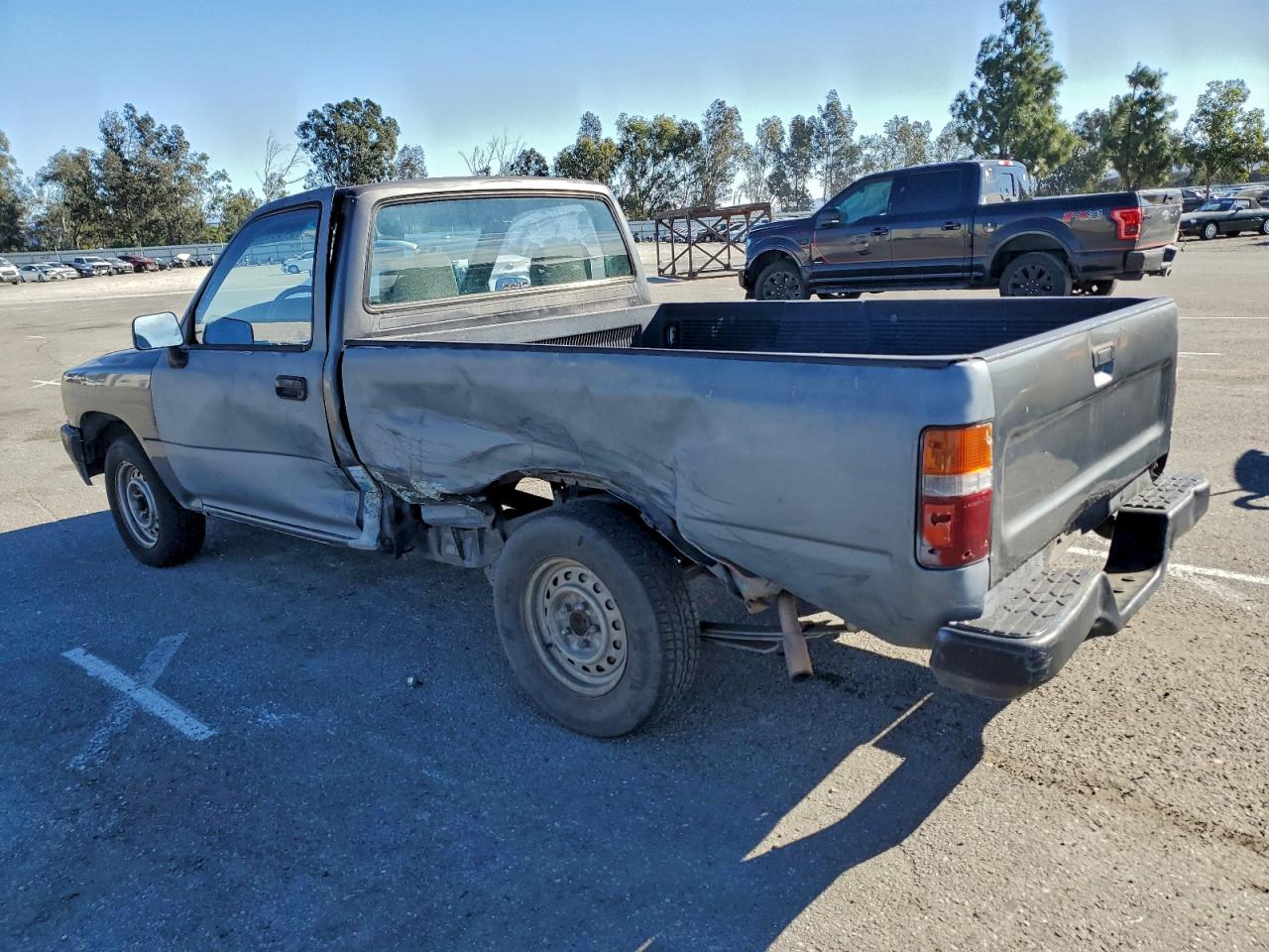 Toyota Pick Up 1/2 Ton Short Wheelbase Image 5