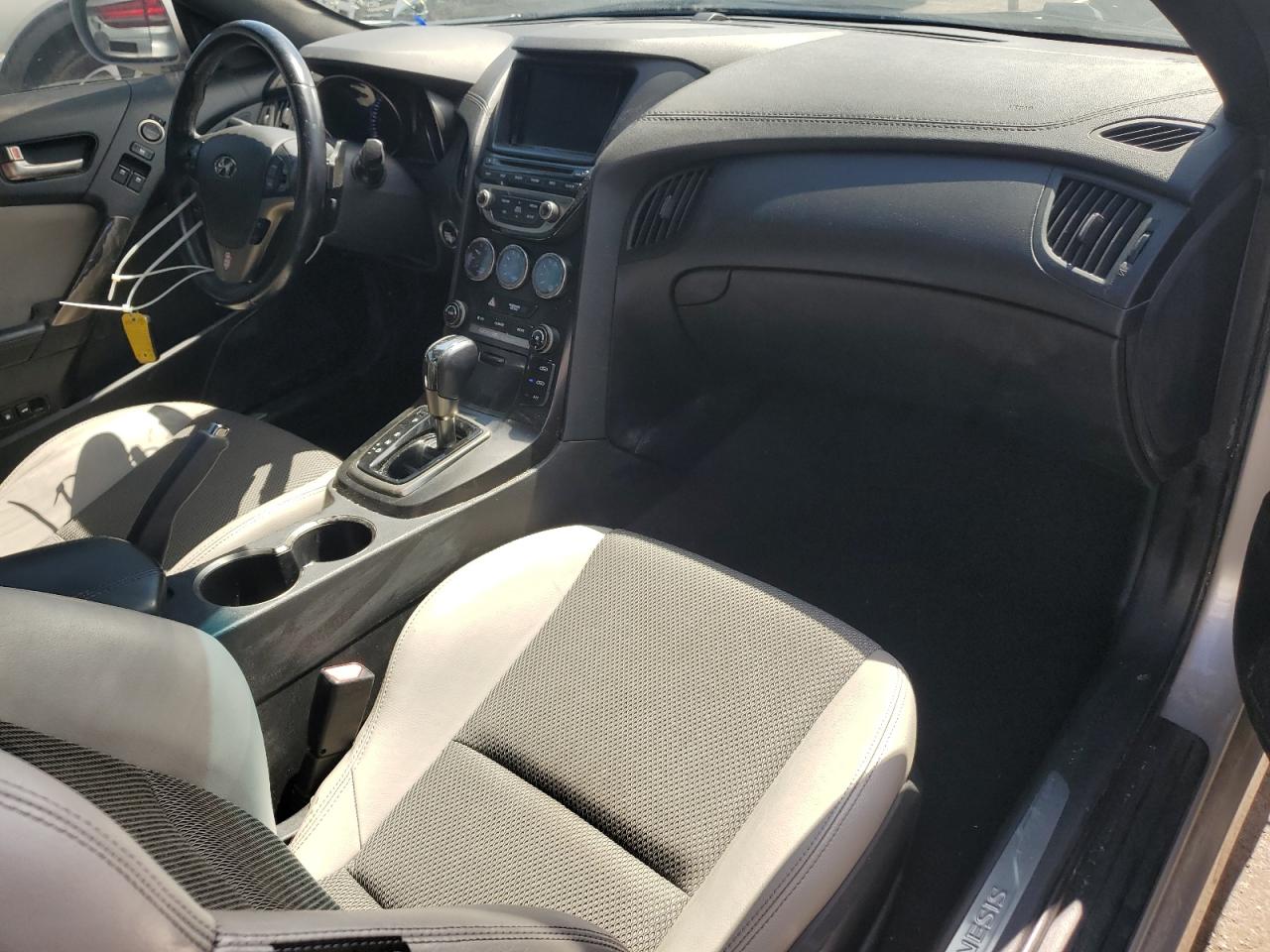 Hyundai Genesis 2.0t Image 9