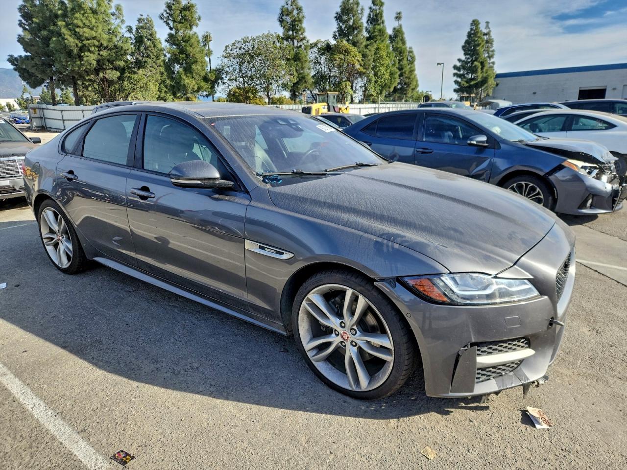 Jaguar XF R - Sport Image 4