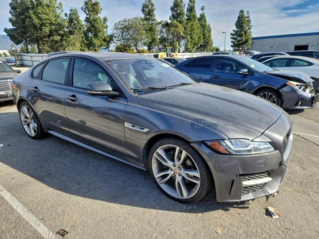 Jaguar XF R - Sport Image 4