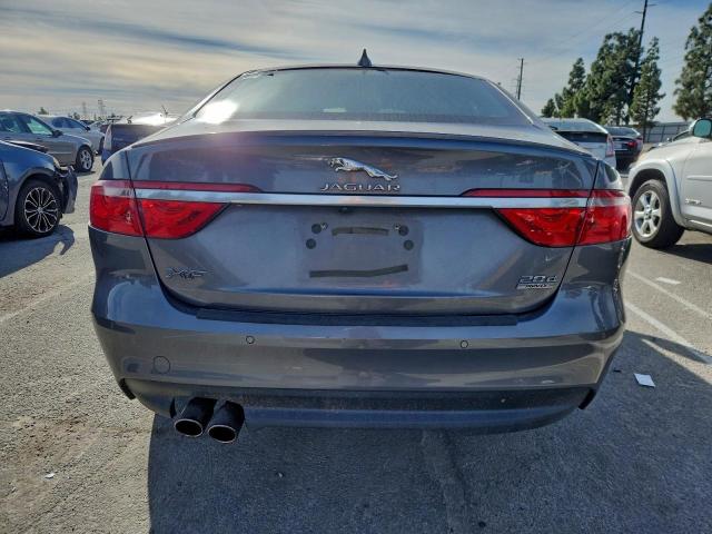 Jaguar XF R - Sport Image 6