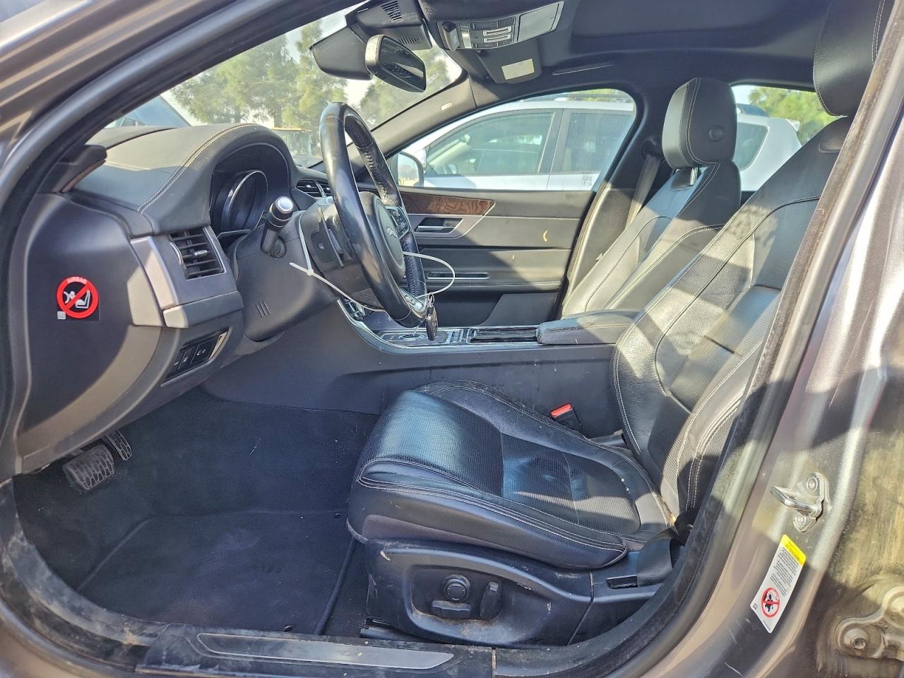 Jaguar XF R - Sport Image 3