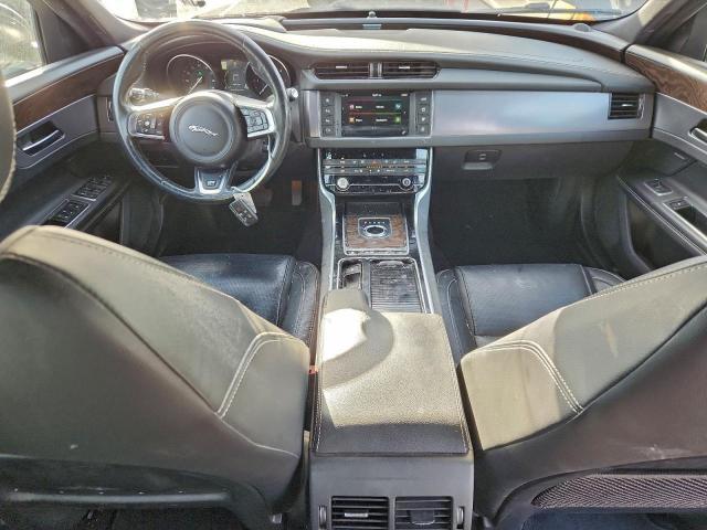 Jaguar XF R - Sport Image 8