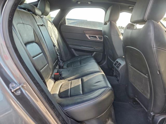 Jaguar XF R - Sport Image 9