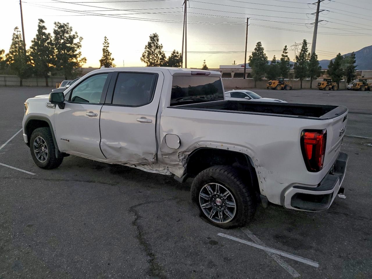 GMC Sierra K1500 At4 Image 2