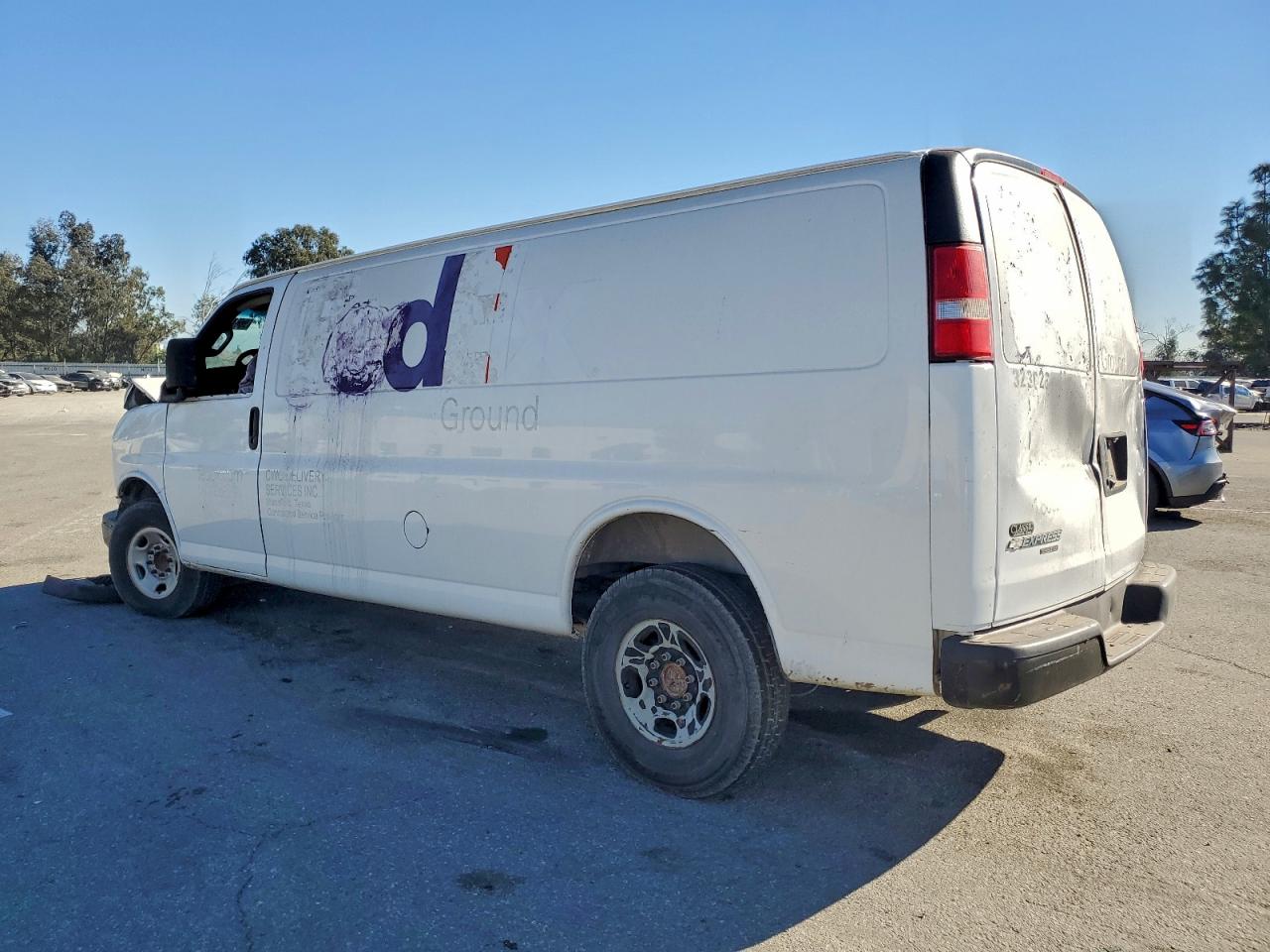 Chevrolet Express Image 3