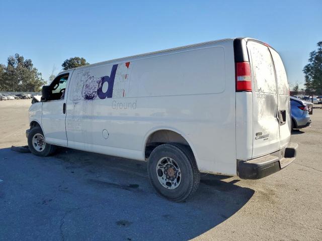 Chevrolet Express Image 3