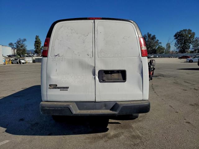 Chevrolet Express Image 9