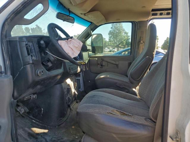 Chevrolet Express Image 5