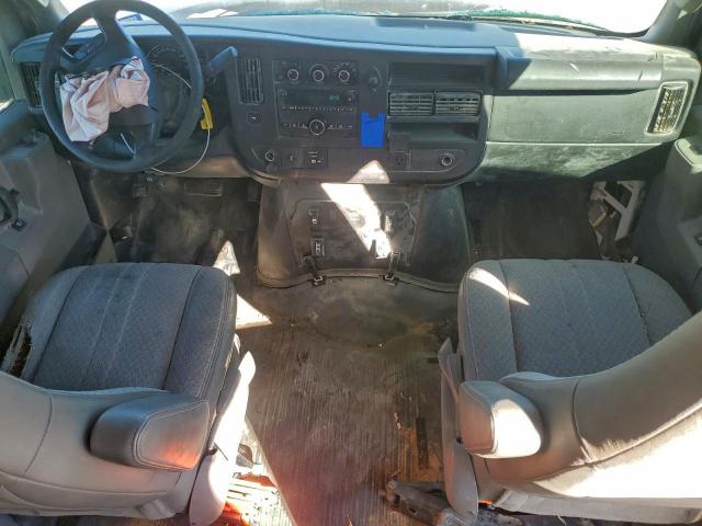 Chevrolet Express Image 2