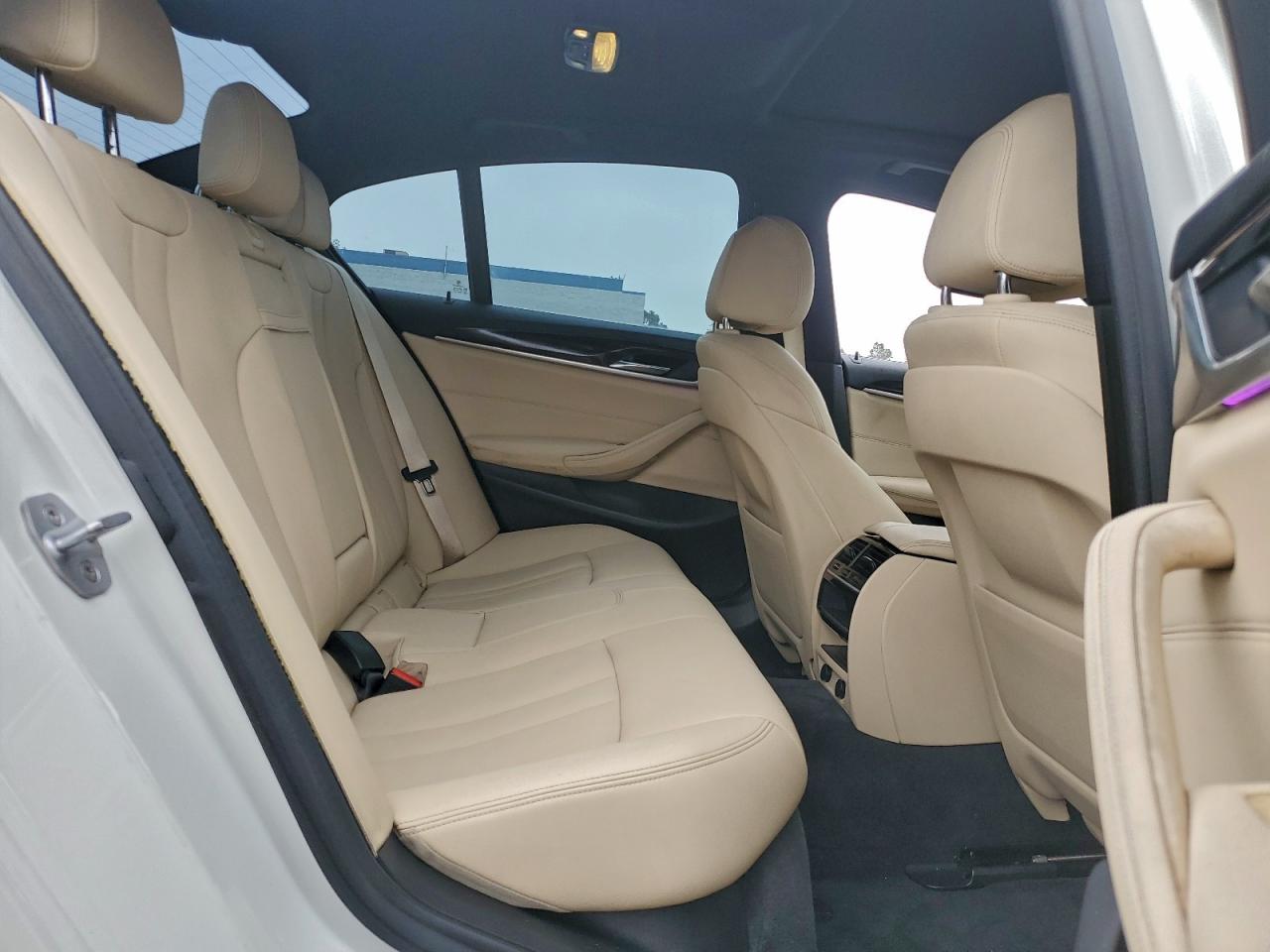 BMW 5 Series Image 11