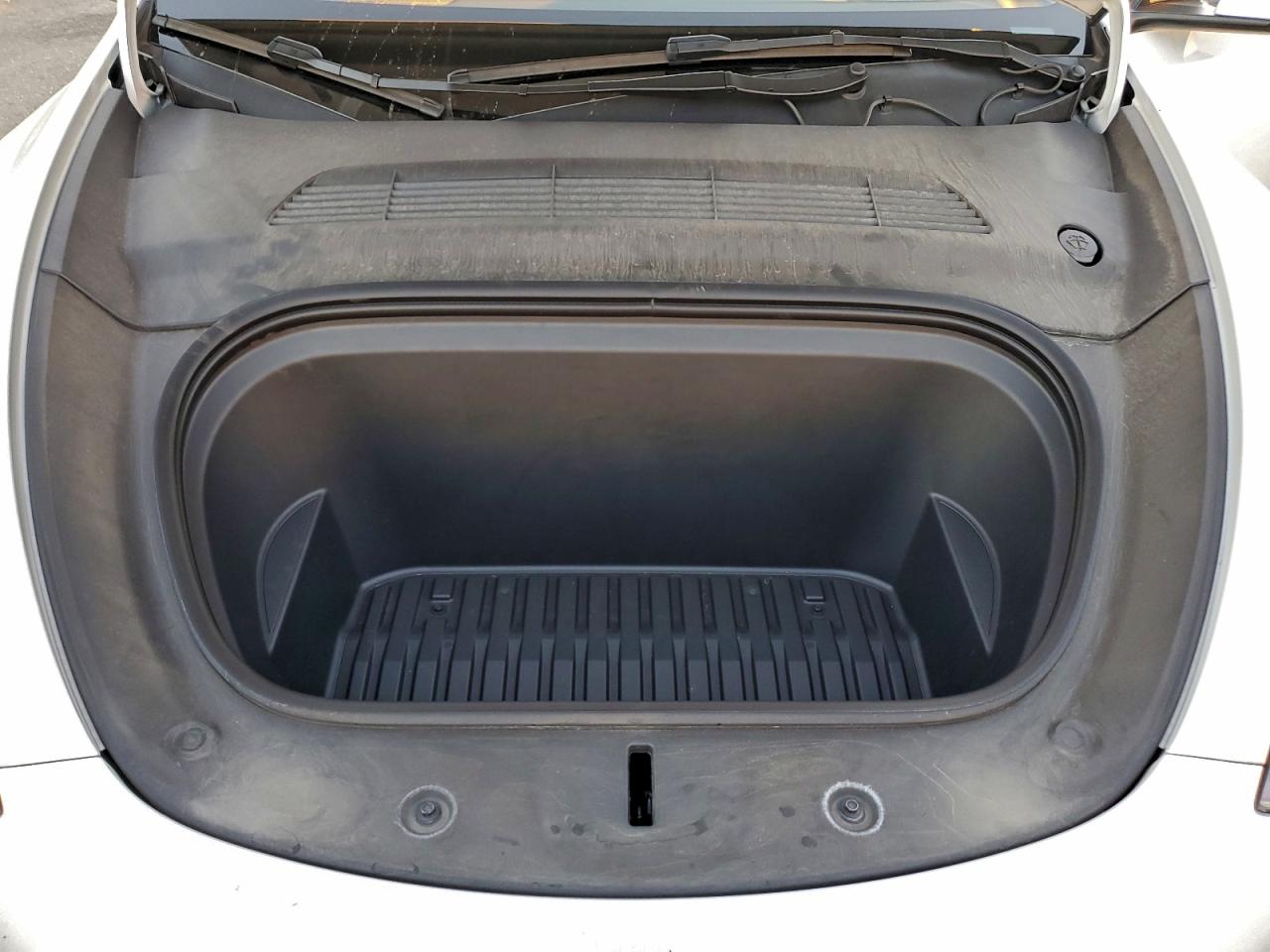 Tesla Model Y Image 8