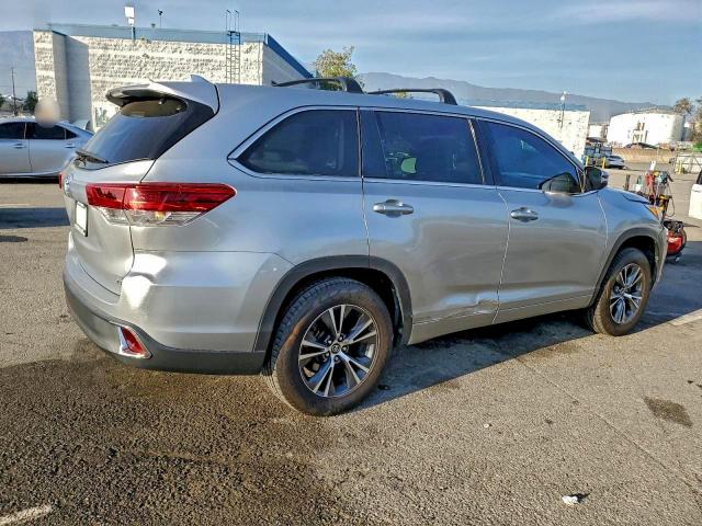 Toyota Highlander Le Image 8