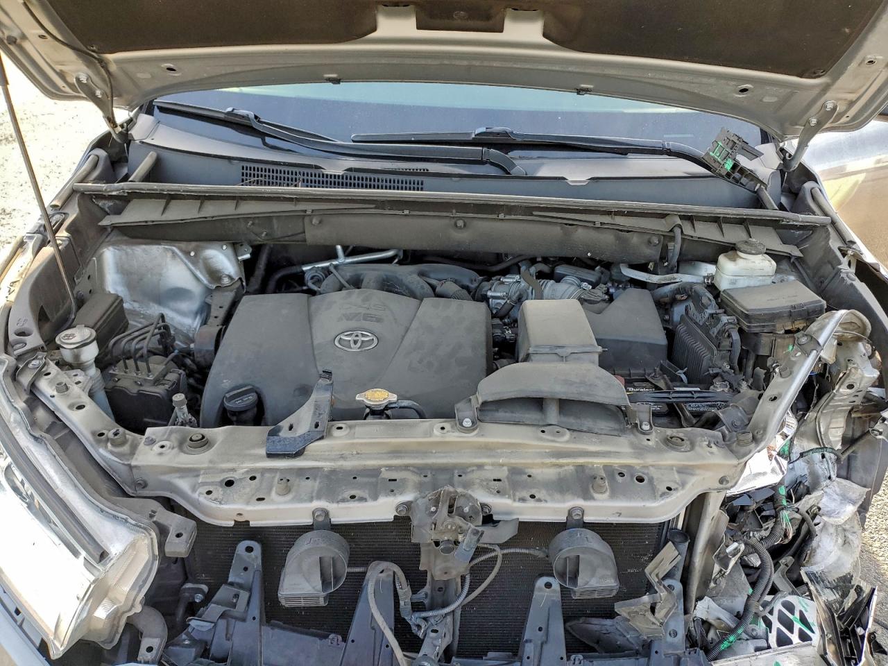 Toyota Highlander Le Image 9