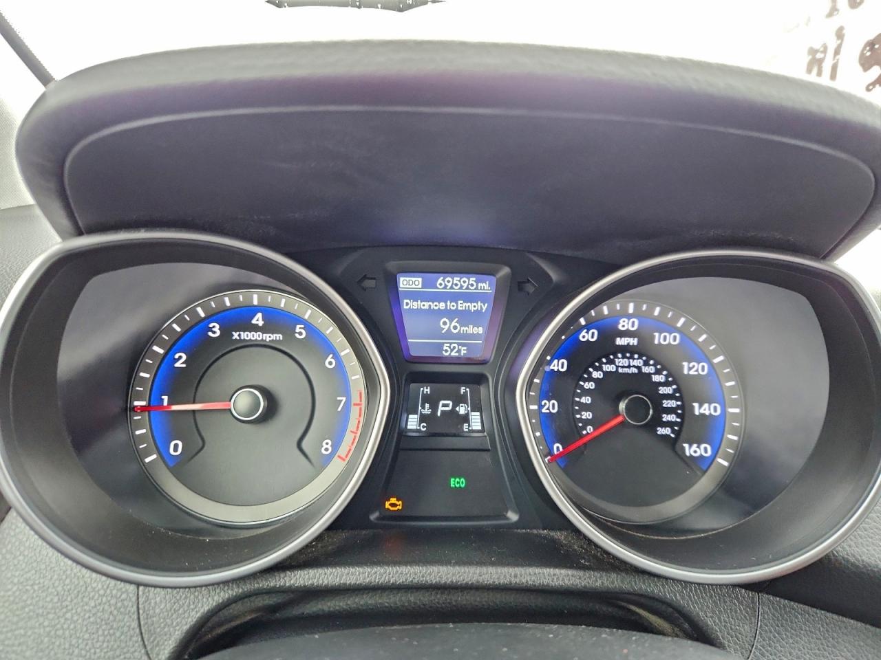 Hyundai ELANTRA Image 9