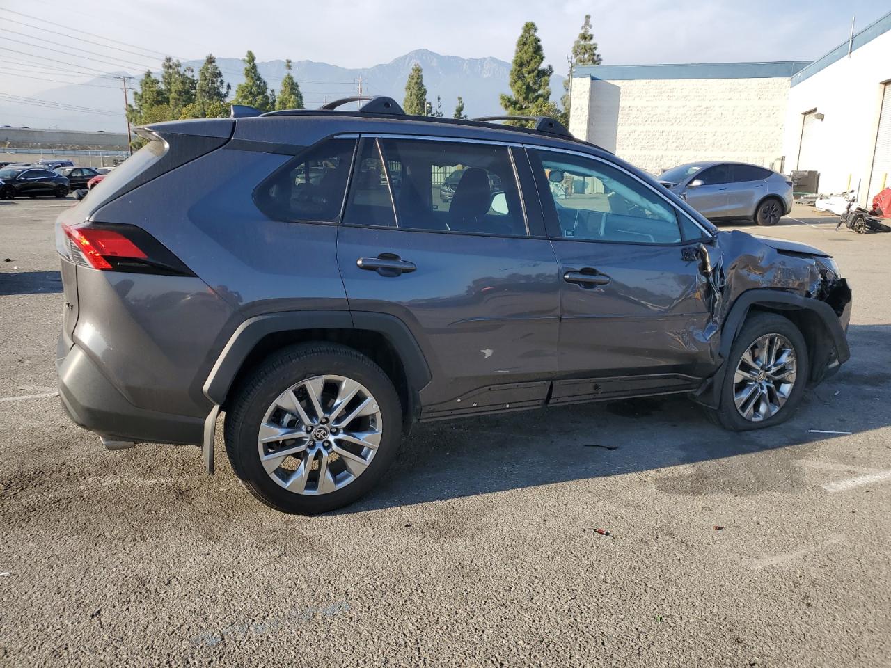 Toyota RAV4 Xle Premium Image 10