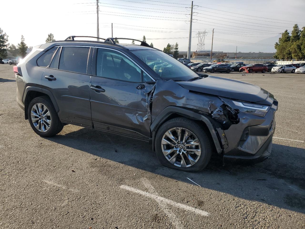 Toyota RAV4 Xle Premium Image 4