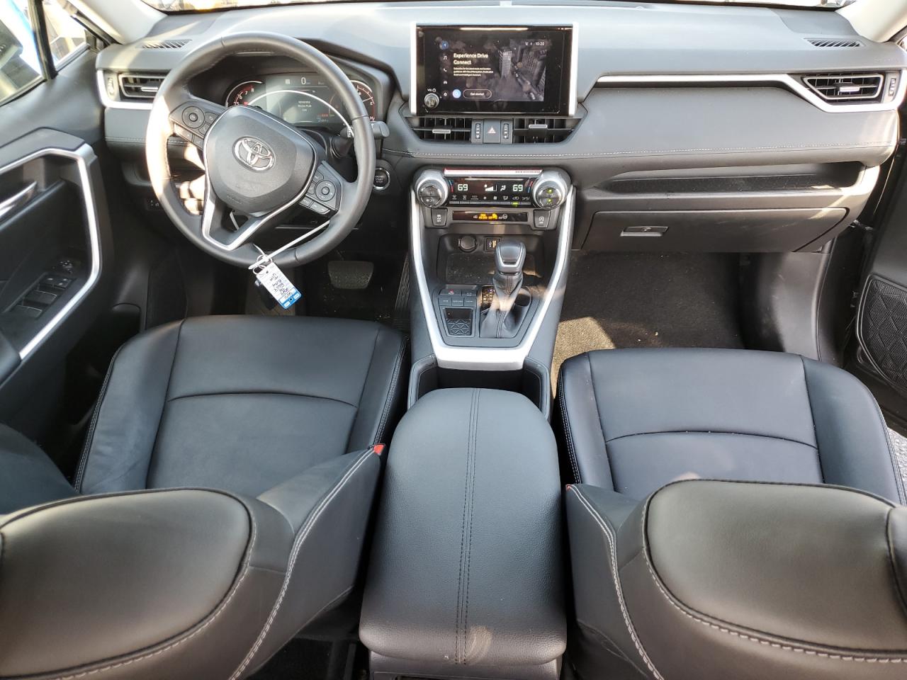 Toyota RAV4 Xle Premium Image 9