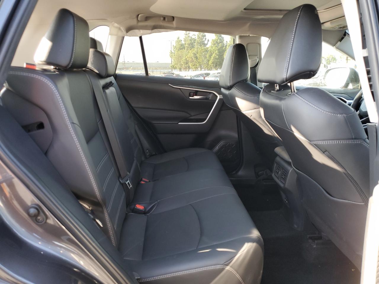 Toyota RAV4 Xle Premium Image 8