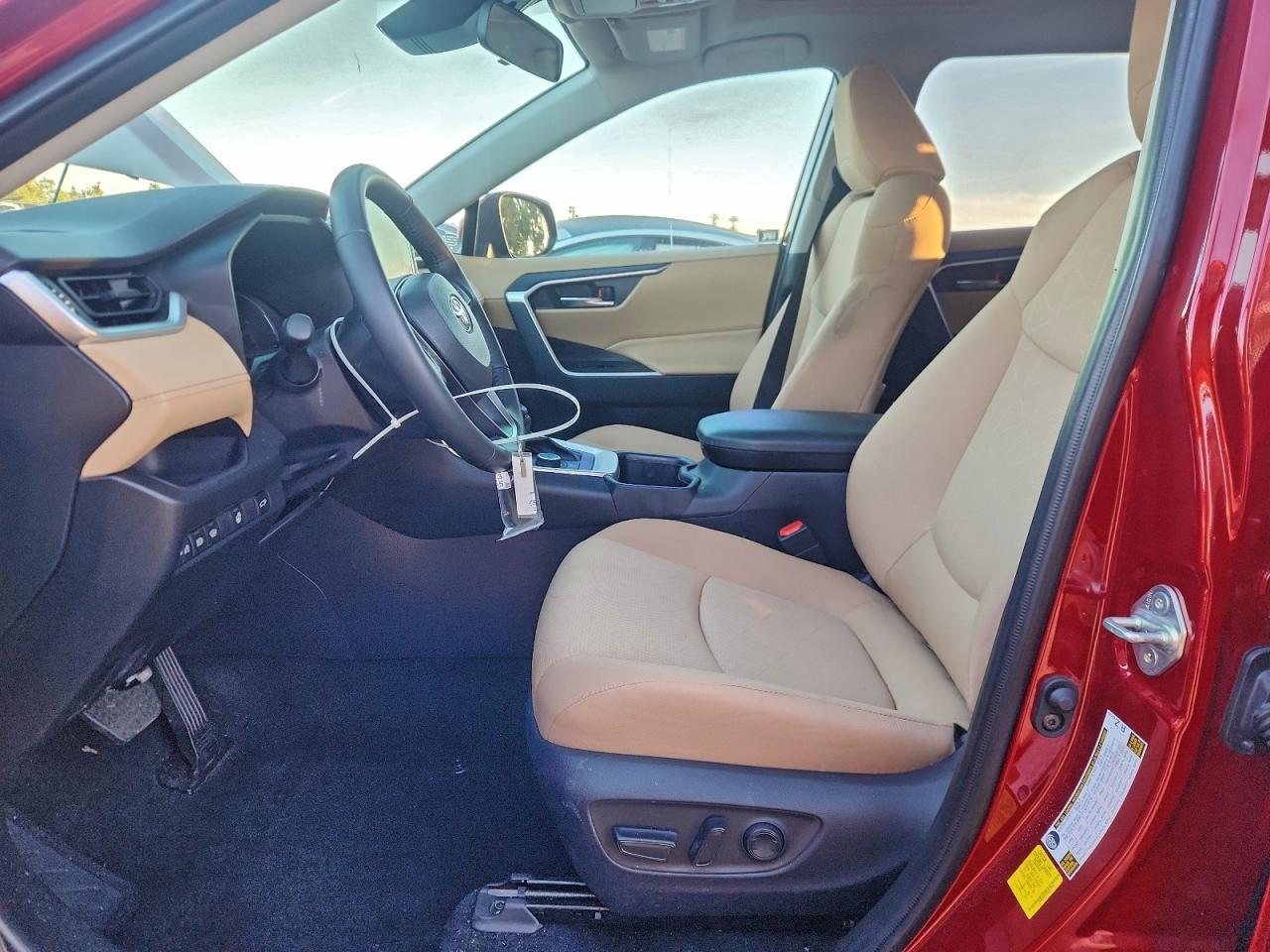 Toyota RAV4 Xle Image 6