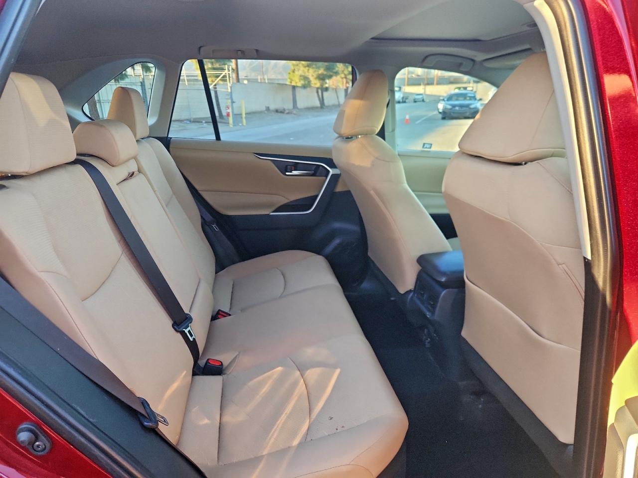 Toyota RAV4 Xle Image 11